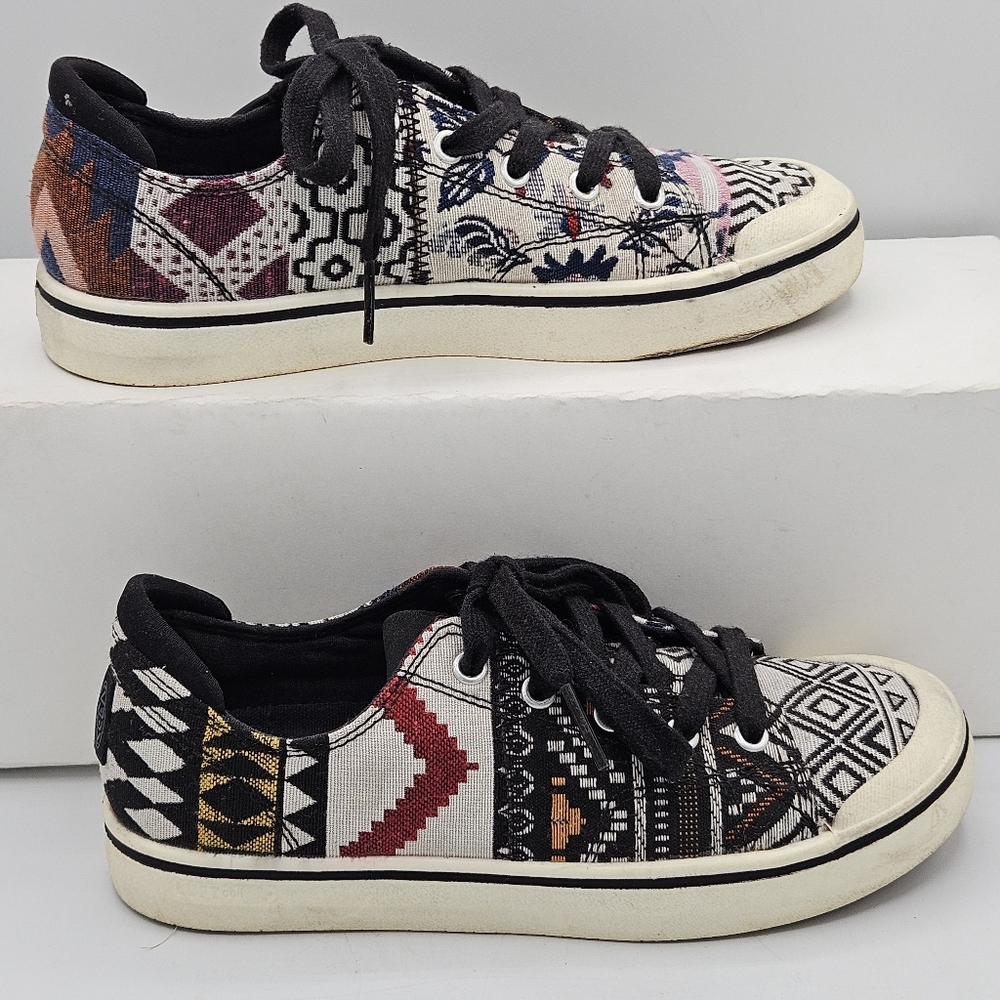 Keen womens Elsa IV sneaker size 7